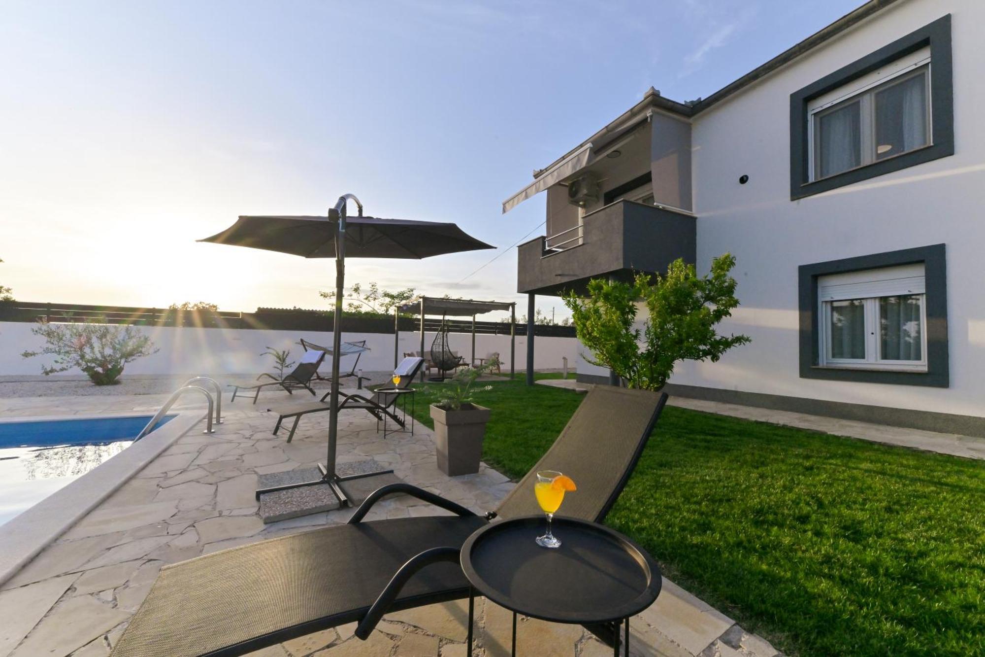 Apartment Amelie - With Pool And Sauna! Galovac  Kültér fotó